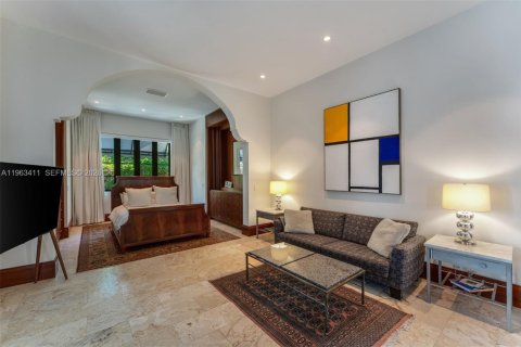 House in Key Biscayne, Florida 4 bedrooms, 340.58 sq.m. № 2030443 - photo 23