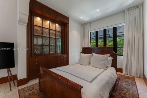 House in Key Biscayne, Florida 4 bedrooms, 340.58 sq.m. № 2030443 - photo 22