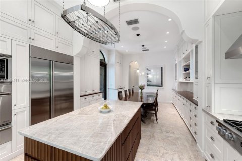 House in Key Biscayne, Florida 4 bedrooms, 340.58 sq.m. № 2030443 - photo 6