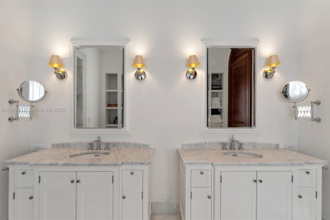 House in Key Biscayne, Florida 4 bedrooms, 340.58 sq.m. № 2030443 - photo 26