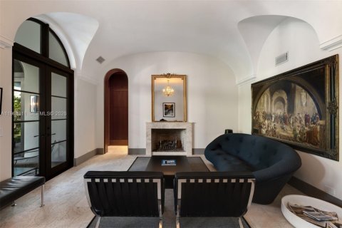 House in Key Biscayne, Florida 4 bedrooms, 340.58 sq.m. № 2030443 - photo 11