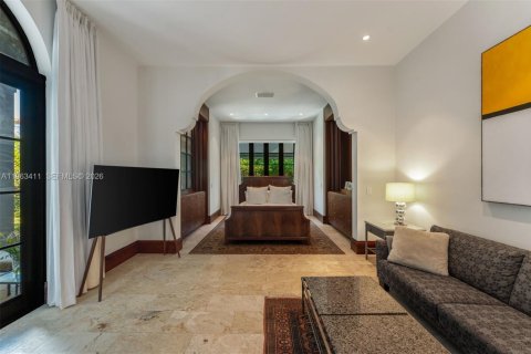 House in Key Biscayne, Florida 4 bedrooms, 340.58 sq.m. № 2030443 - photo 21