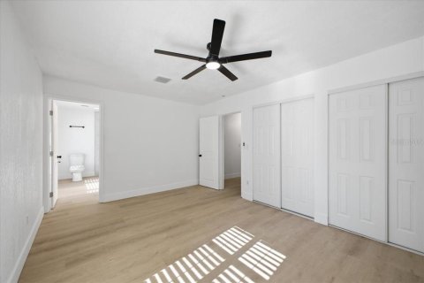 House in Bradenton, Florida 5 bedrooms, 238.29 sq.m. № 2148618 - photo 14