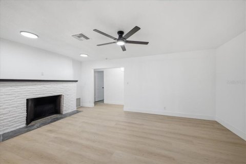 House in Bradenton, Florida 5 bedrooms, 238.29 sq.m. № 2148618 - photo 5