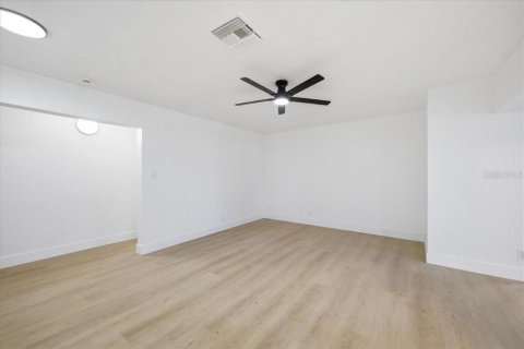 House in Bradenton, Florida 5 bedrooms, 238.29 sq.m. № 2148618 - photo 7
