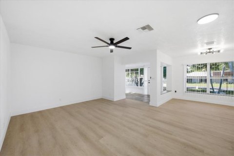 House in Bradenton, Florida 5 bedrooms, 238.29 sq.m. № 2148618 - photo 8