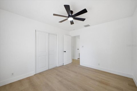 House in Bradenton, Florida 5 bedrooms, 238.29 sq.m. № 2148618 - photo 17