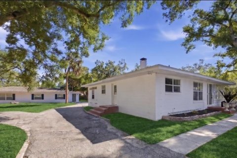 House in Bradenton, Florida 5 bedrooms, 238.29 sq.m. № 2148618 - photo 2