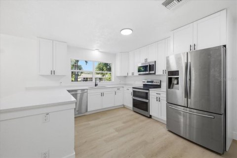House in Bradenton, Florida 5 bedrooms, 238.29 sq.m. № 2148618 - photo 11