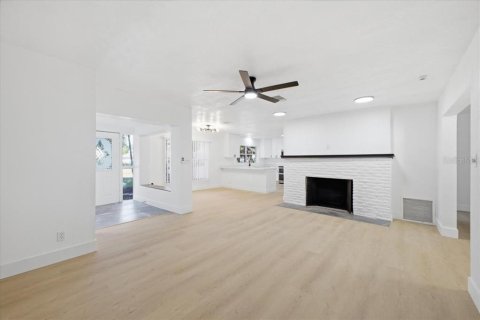 House in Bradenton, Florida 5 bedrooms, 238.29 sq.m. № 2148618 - photo 6