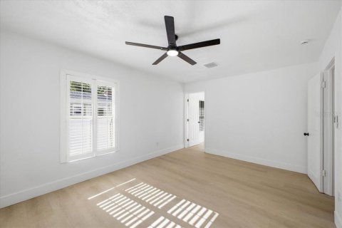 House in Bradenton, Florida 5 bedrooms, 238.29 sq.m. № 2148618 - photo 15
