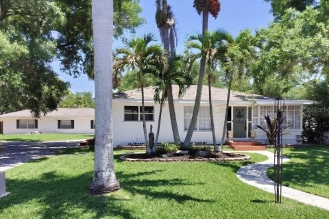 House in Bradenton, Florida 5 bedrooms, 238.29 sq.m. № 2148618