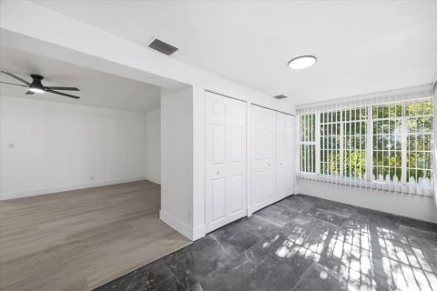 House in Bradenton, Florida 5 bedrooms, 238.29 sq.m. № 2148618 - photo 4