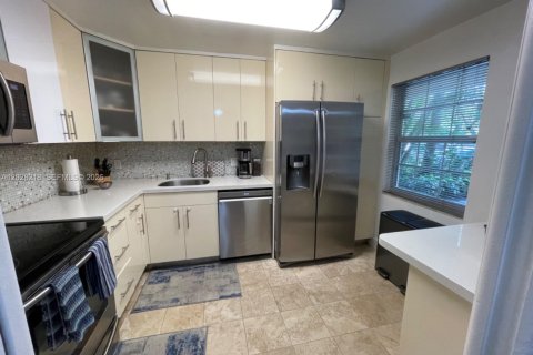 Condo in Pompano Beach, Florida, 3 bedrooms  № 2243300 - photo 3