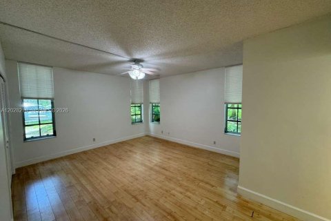 Condo in Pompano Beach, Florida, 3 bedrooms  № 2243300 - photo 15