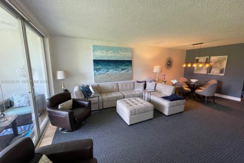 Condo in Pompano Beach, Florida, 3 bedrooms  № 2243300 - photo 8