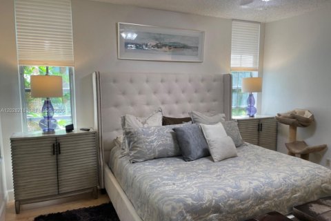 Condo in Pompano Beach, Florida, 3 bedrooms  № 2243300 - photo 14