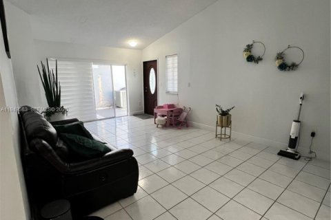 Villa ou maison à vendre à Miami, Floride: 3 chambres, 113.71 m2 № 2005206 - photo 5