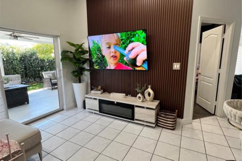 Villa ou maison à vendre à Miami, Floride: 3 chambres, 113.71 m2 № 2005206 - photo 4