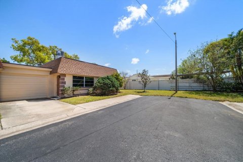 Villa ou maison à vendre à Pinellas Park, Floride: 2 chambres, 103.03 m2 № 1586438 - photo 28