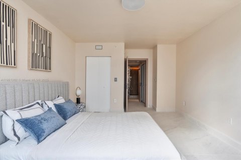 Снять в аренду кондоминиум в Халландейл-Бич, Флорида 2 спальни, 111.48м2, № 1974152 - фото 24