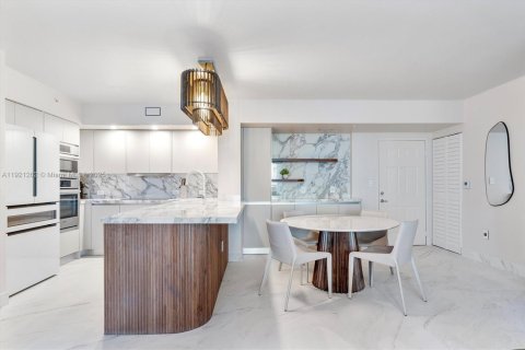 Снять в аренду кондоминиум в Халландейл-Бич, Флорида 2 спальни, 111.48м2, № 1974152 - фото 4