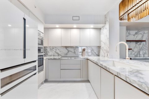 Снять в аренду кондоминиум в Халландейл-Бич, Флорида 2 спальни, 111.48м2, № 1974152 - фото 6