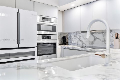 Снять в аренду кондоминиум в Халландейл-Бич, Флорида 2 спальни, 111.48м2, № 1974152 - фото 7