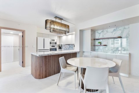 Снять в аренду кондоминиум в Халландейл-Бич, Флорида 2 спальни, 111.48м2, № 1974152 - фото 3