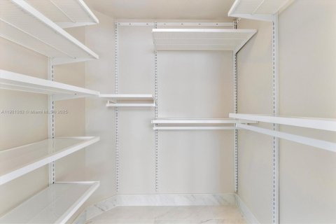 Снять в аренду кондоминиум в Халландейл-Бич, Флорида 2 спальни, 111.48м2, № 1974152 - фото 25