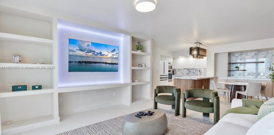 Кондоминиум с 2 спальнями в Халландейл-Бич, Флорида № 1974152