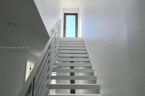 Touwnhouse à vendre à Miami, Floride: 4 chambres, 222.97 m2 № 1971889 - photo 29