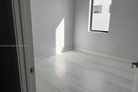Touwnhouse à vendre à Miami, Floride: 4 chambres, 222.97 m2 № 1971889 - photo 16