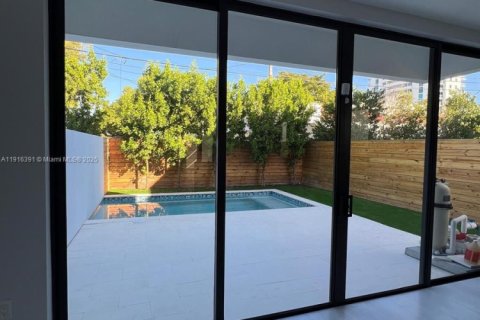 Touwnhouse à vendre à Miami, Floride: 4 chambres, 222.97 m2 № 1971889 - photo 7