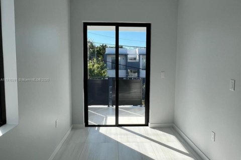 Touwnhouse à vendre à Miami, Floride: 4 chambres, 222.97 m2 № 1971889 - photo 17