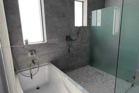 Touwnhouse à vendre à Miami, Floride: 4 chambres, 222.97 m2 № 1971889 - photo 23