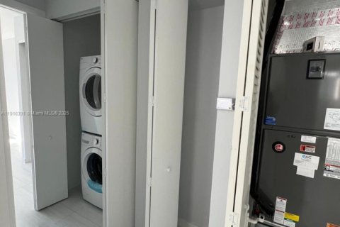 Touwnhouse à vendre à Miami, Floride: 4 chambres, 222.97 m2 № 1971889 - photo 14