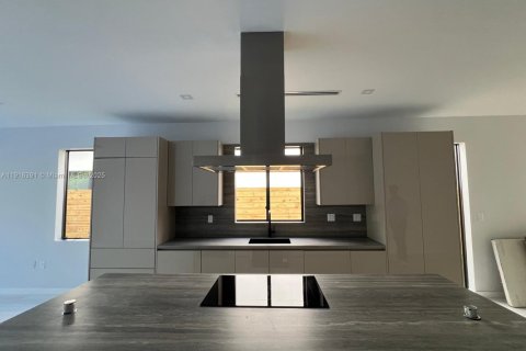 Touwnhouse à vendre à Miami, Floride: 4 chambres, 222.97 m2 № 1971889 - photo 4