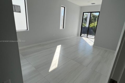 Touwnhouse à vendre à Miami, Floride: 4 chambres, 222.97 m2 № 1971889 - photo 15