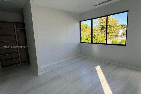 Touwnhouse à vendre à Miami, Floride: 4 chambres, 222.97 m2 № 1971889 - photo 21