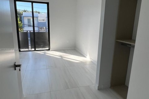 Touwnhouse à vendre à Miami, Floride: 4 chambres, 222.97 m2 № 1971889 - photo 13