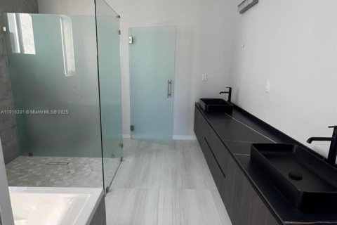Touwnhouse à vendre à Miami, Floride: 4 chambres, 222.97 m2 № 1971889 - photo 22