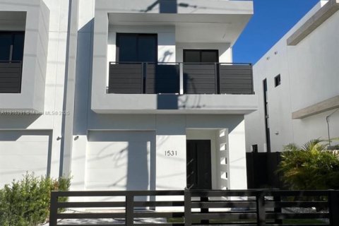 Touwnhouse à vendre à Miami, Floride: 4 chambres, 222.97 m2 № 1971889 - photo 5