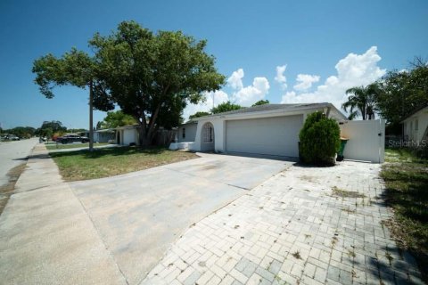 Снять в аренду виллу или дом в Порт-Ричи, Флорида 7 комнат, 143.53м2, № 1886058 - фото 3