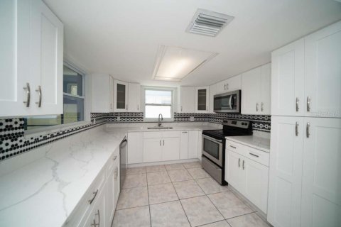 Снять в аренду виллу или дом в Порт-Ричи, Флорида 7 комнат, 143.53м2, № 1886058 - фото 4