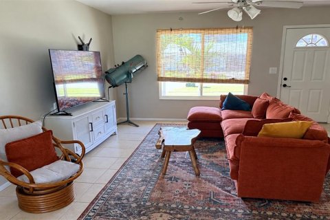 Villa ou maison à louer à North Port, Floride: 2 chambres, 109.16 m2 № 2429618 - photo 2