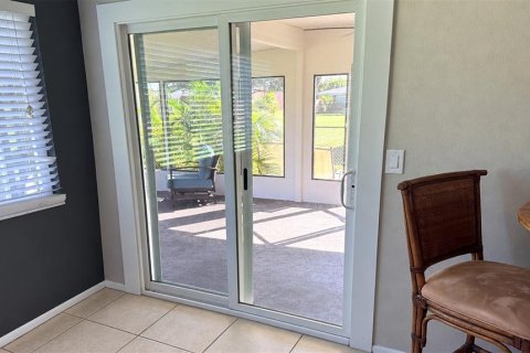 Villa ou maison à louer à North Port, Floride: 2 chambres, 109.16 m2 № 2429618 - photo 5