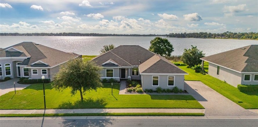 Villa ou maison à Auburndale, Floride 5 chambres, 242.66 m2 № 2296396