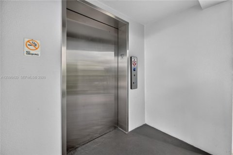 Copropriété à vendre à Pembroke Pines, Floride: 2 chambres, 110.74 m2 № 2393377 - photo 25