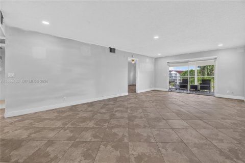 Copropriété à vendre à Pembroke Pines, Floride: 2 chambres, 110.74 m2 № 2393377 - photo 5